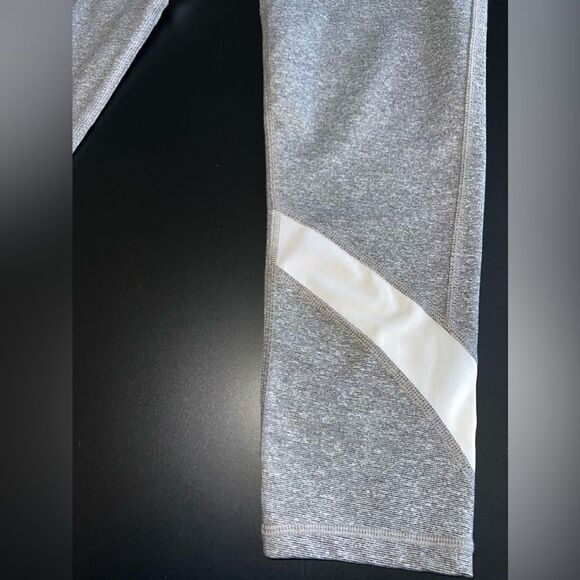 Aerie Women's Mesh Panel Cropped  Athletic Leggings Medium Gray & White NWOT - Picture 2 of 8